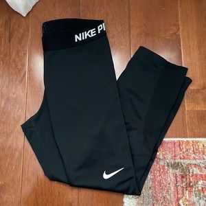 Nike Pro black cropped leggings size medium